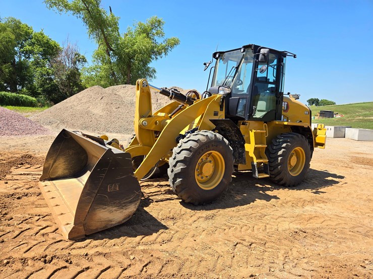 caterpillar-910-image-1