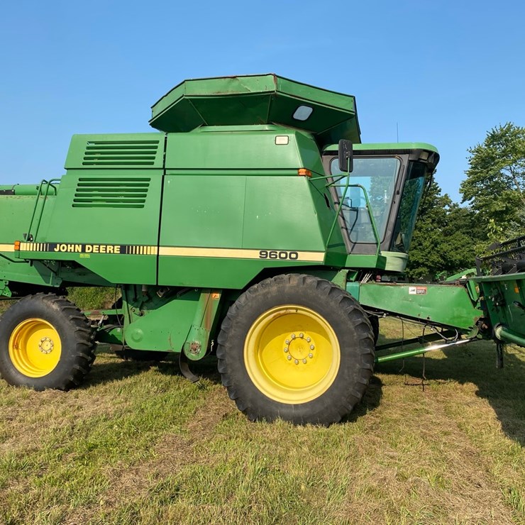 John Deere 9600 4x4 Combine