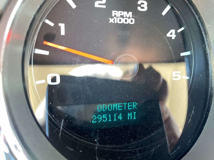 2013-chevrolet-silverado-3500-image-26