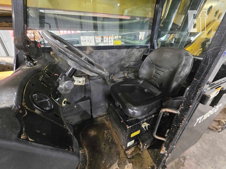 2013-caterpillar-tl1055c-image-13