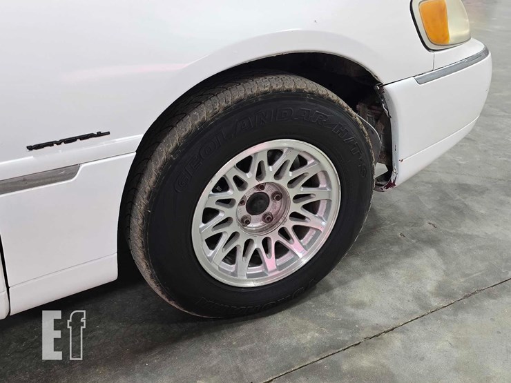 1999-lincoln-town-limousine-image-21