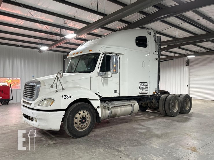 2007-freightliner-columbia-120-image-1