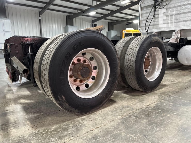 1994-peterbilt-378-image-29