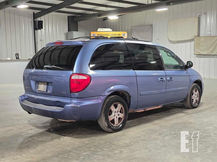 2007-dodge-grand-caravan-sxt-image-3