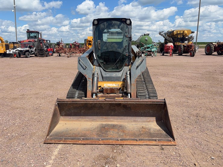 2011-john-deere-329d-image-2