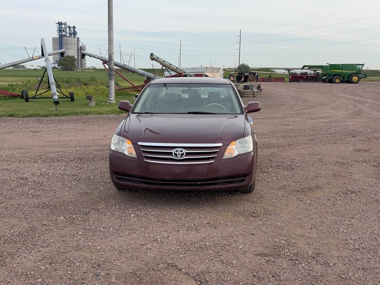 2005-toyota-avalon-sedan-image-2