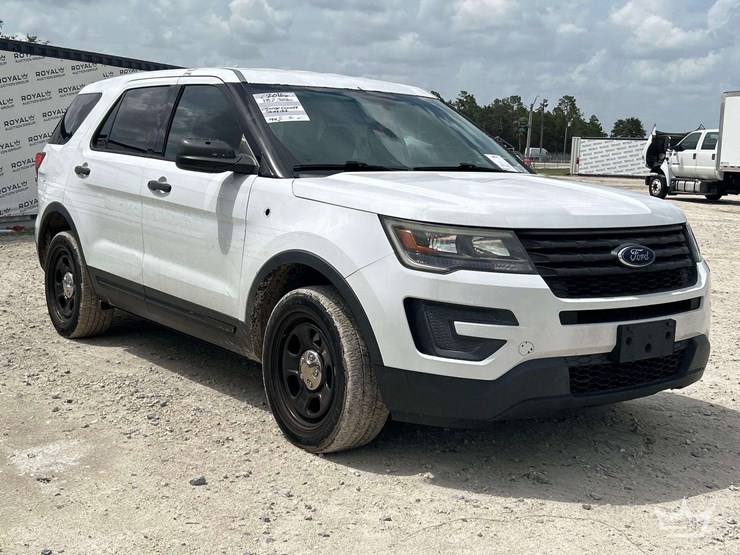 2016-ford-explorer-image-2