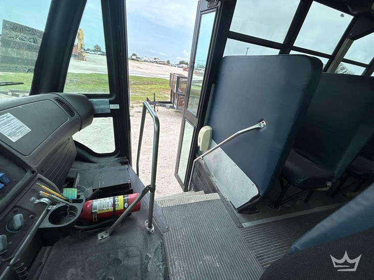 2011-freightliner-b2-image-21