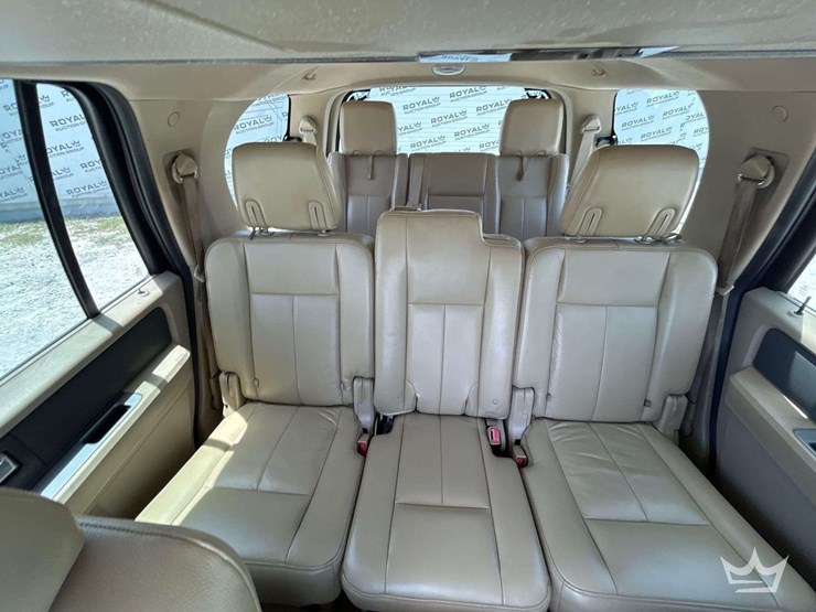2010-ford-expedition-image-22