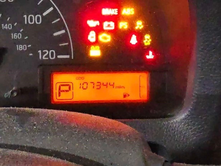 2015-nissan-nv200-image-13