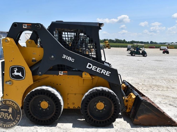 2021-deere-318g-image-6