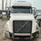 2019-volvo-vnl860-sleeper-cab-semi-image-2