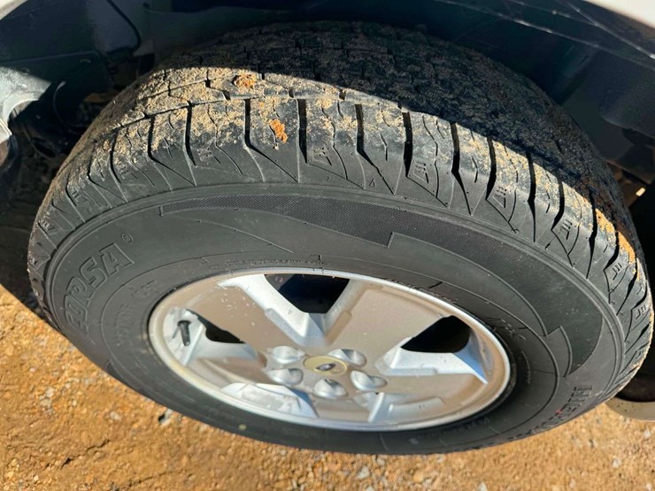 2010-ford-escape-image-18