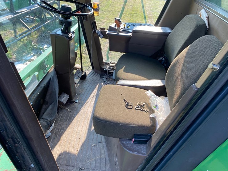 john-deere-9600-4x4-combine-image-81