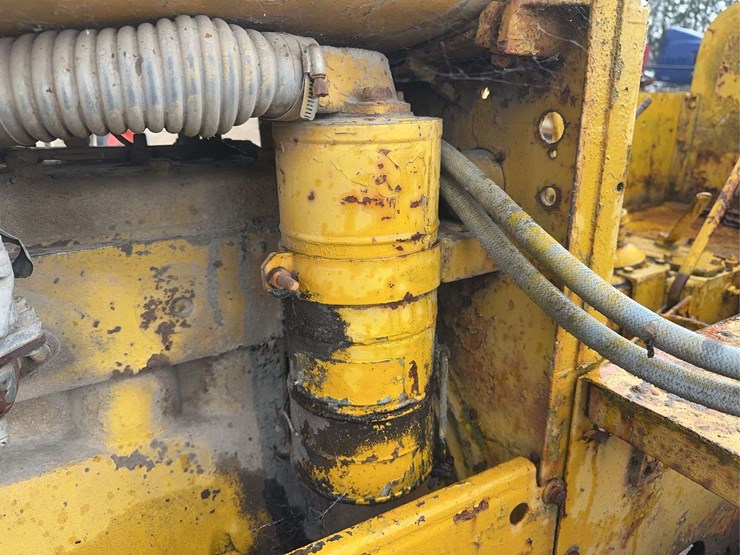 caterpillar-fifteen-image-10