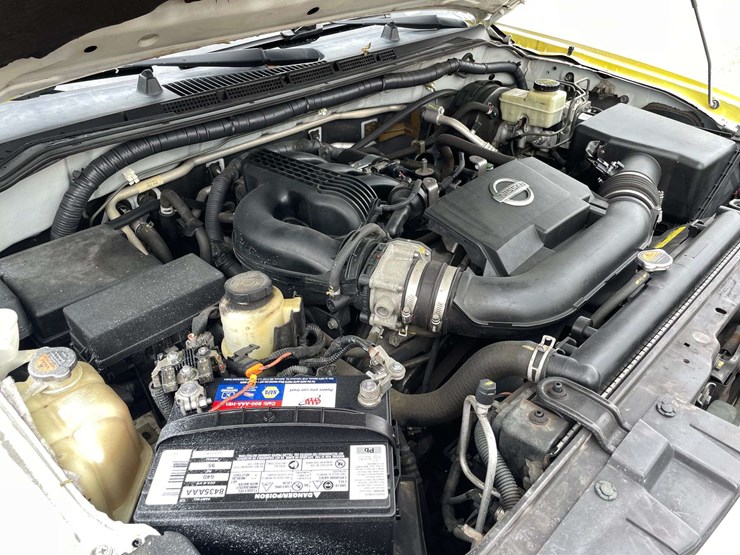 2015-nissan-frontier-sv-image-8