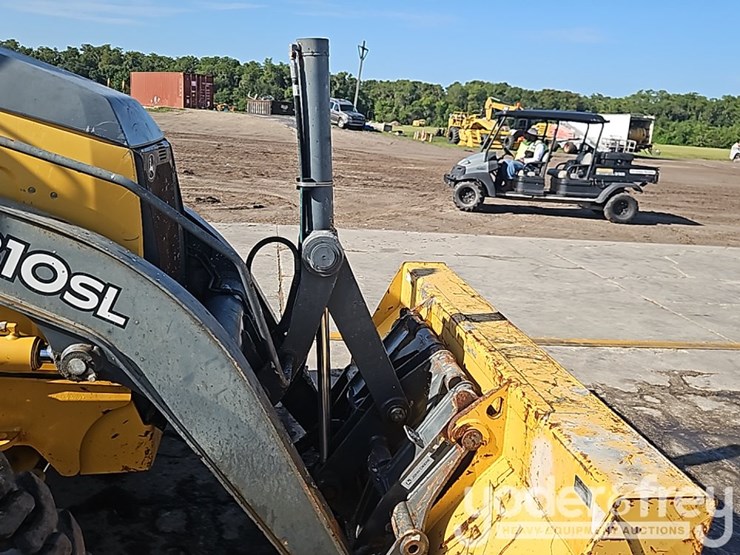 2017-deere-310sl-image-11