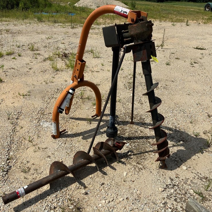 #20285 • Woods post hole digger