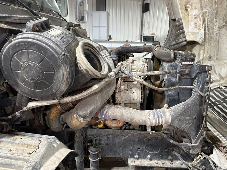 2007-freightliner-columbia-120-image-25