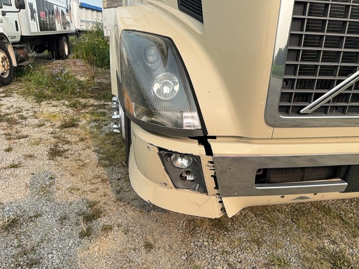 2005-volvo-semi-image-19