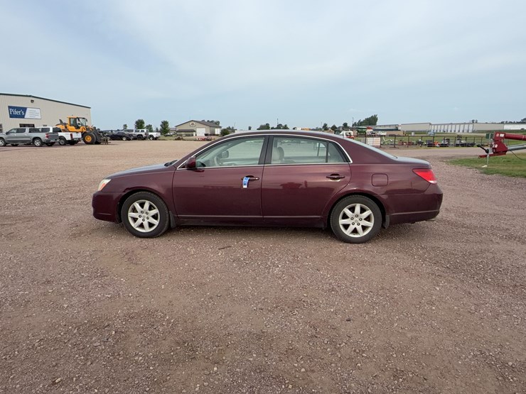 2005-toyota-avalon-sedan-image-8
