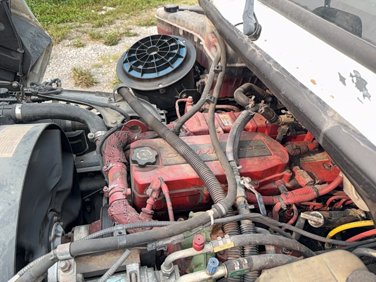 2012-freightliner-bus-image-26