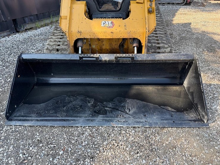 2022-caterpillar-299d3-image-9