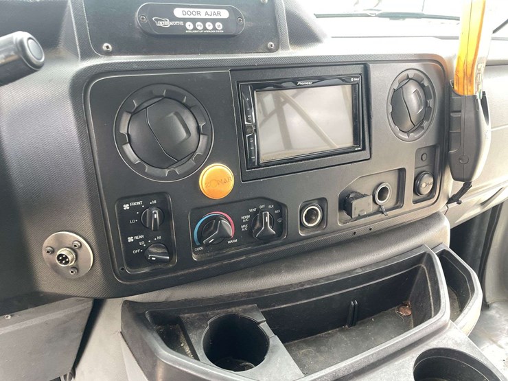 2010-ford-e450-image-13