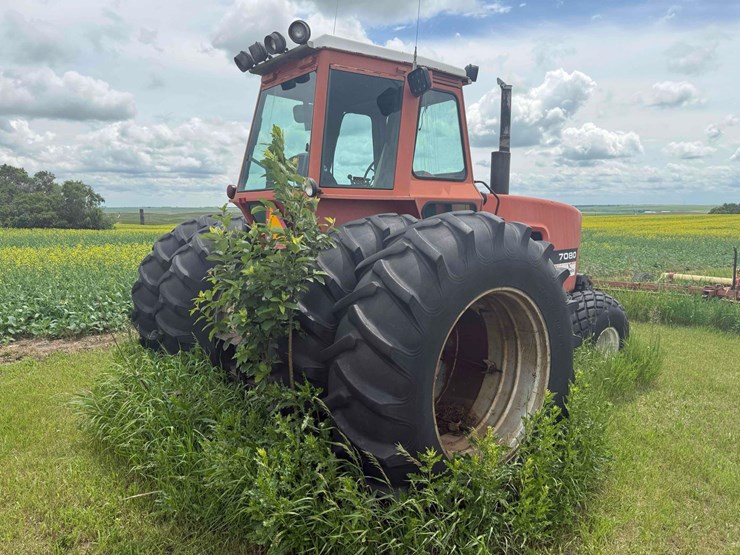 allis-chalmers-7080-tractor-image-8