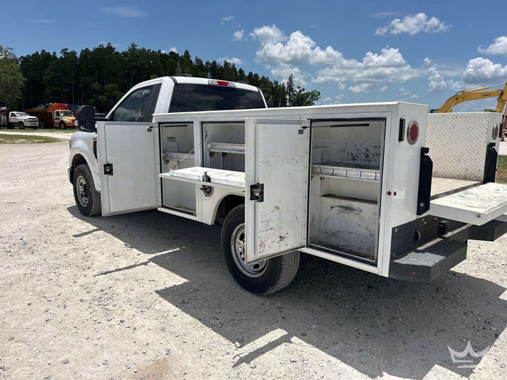 2022-ford-f250-image-23