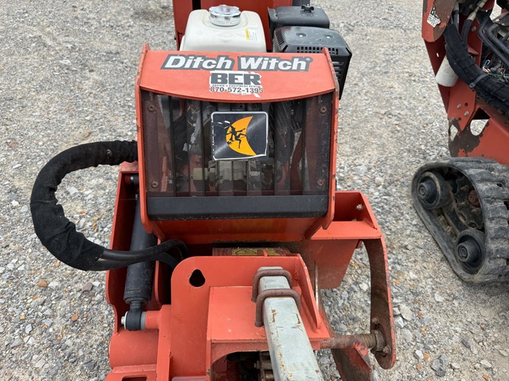 ditch-witch-c12-image-22