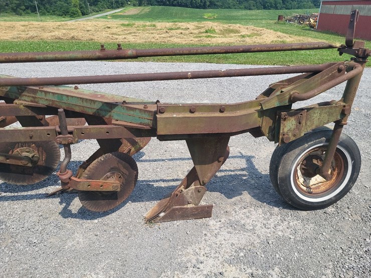 oliver-545-in-furrow--4-bottom-moldboard-plow-w/coulters-image-18