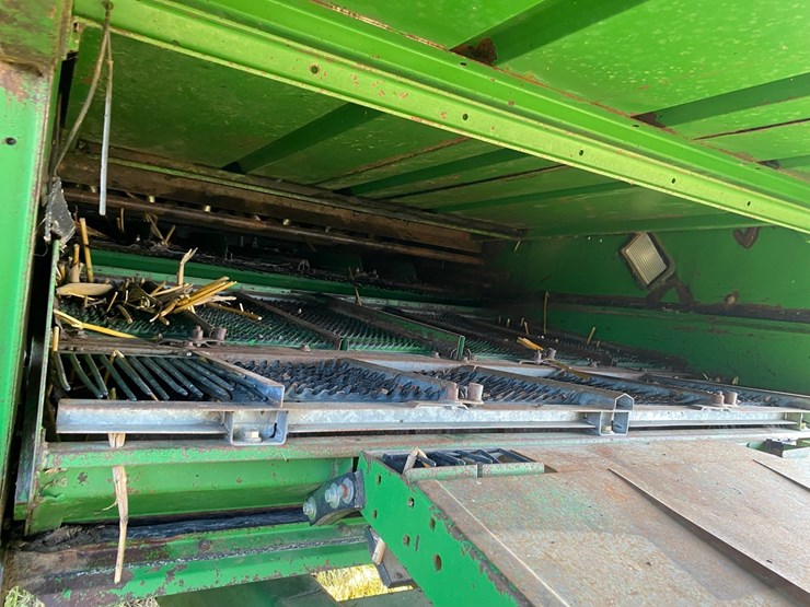 john-deere-9600-4x4-combine-image-44