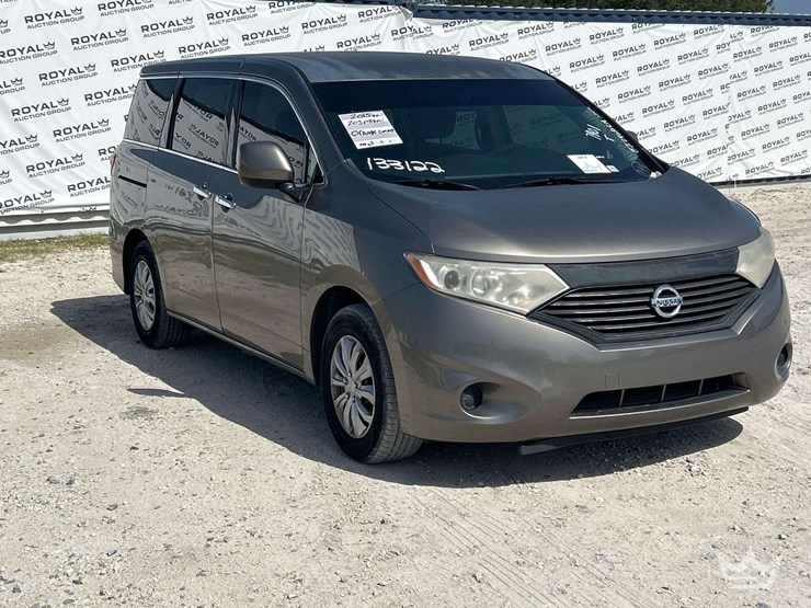 2015-nissan-quest-image-2