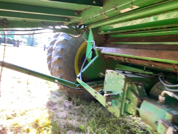 john-deere-9600-4x4-combine-image-32