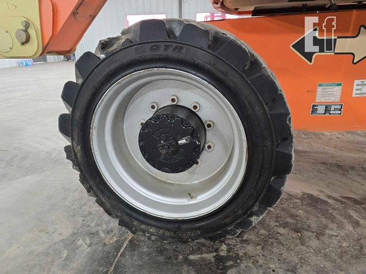 2016-jlg-800aj-image-23