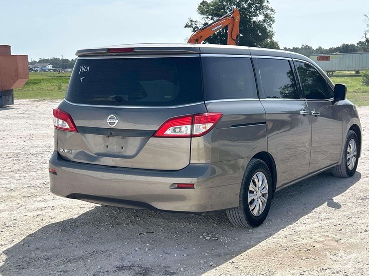 2015-nissan-quest-image-3