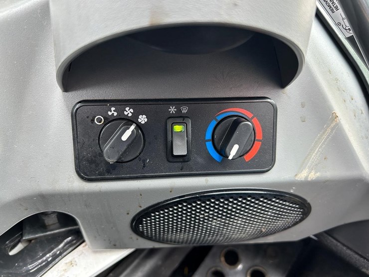 2024-bobcat-s650-image-25
