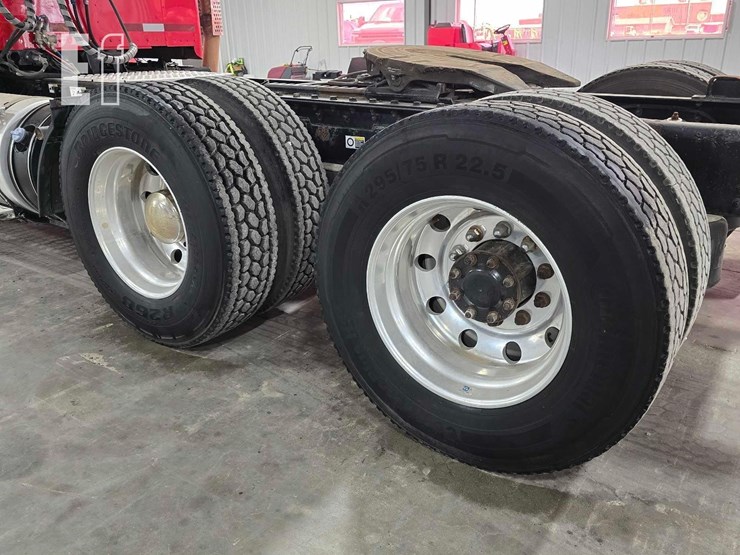 2013-kenworth-t800-image-25