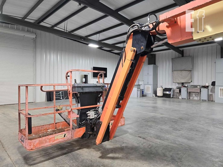 2016-jlg-800aj-image-19