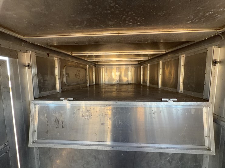 2009-wilson-livestock-trailer-image-24