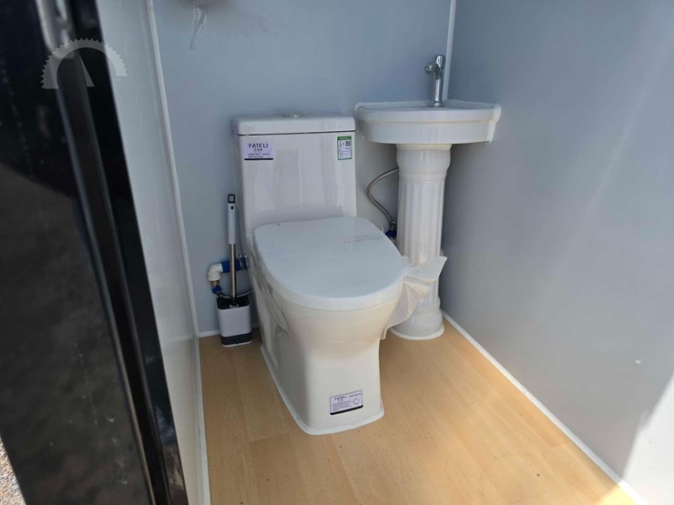 mobile-toilet-image-10