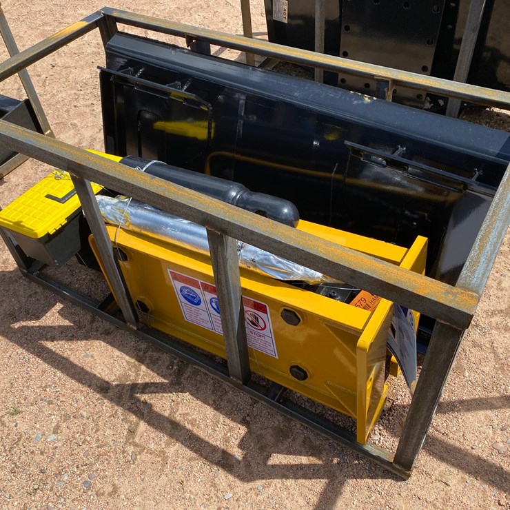 #14579 • New 2026 AGT Skid Steer Breaker (Mosinee, WI)