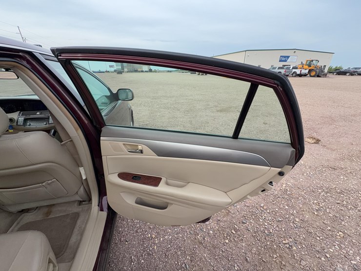 2005-toyota-avalon-sedan-image-19