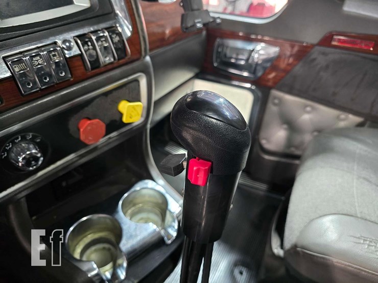 2009-kenworth-w900-image-15
