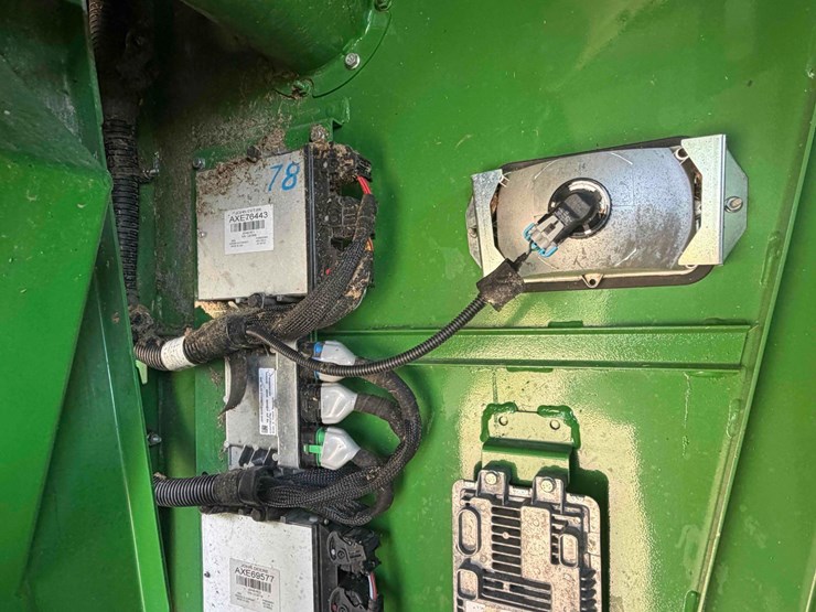 2019-john-deere-s780-image-39