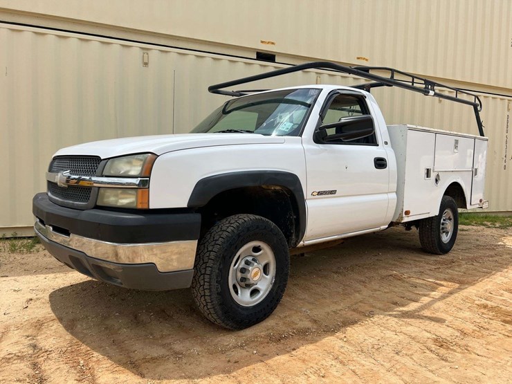 2004-chevrolet-silverado-2500-image-1