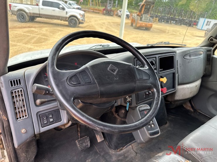 2004-international-durastar-4300-image-27