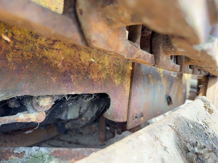 caterpillar-ten-image-16