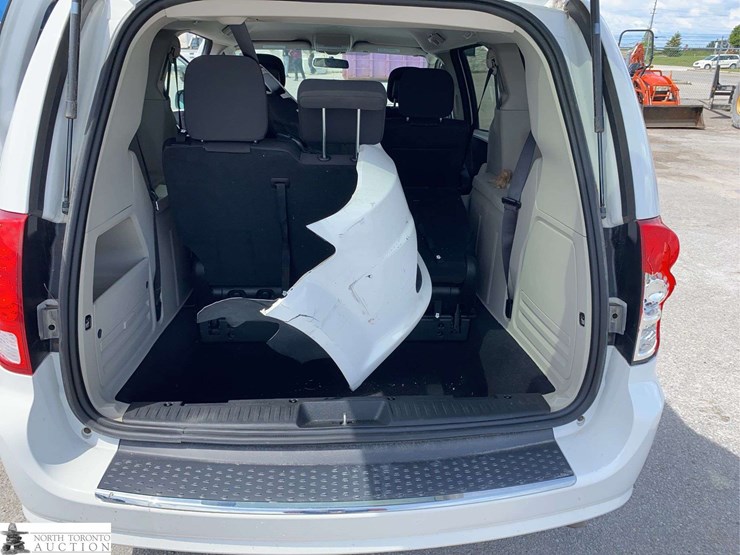 2017-dodge-grand-caravan-se-image-19